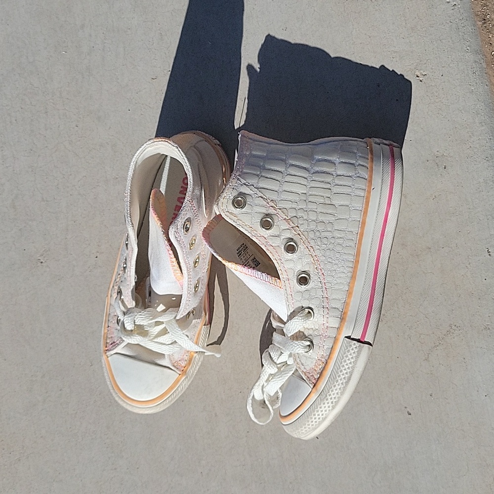 kids converse sneakers